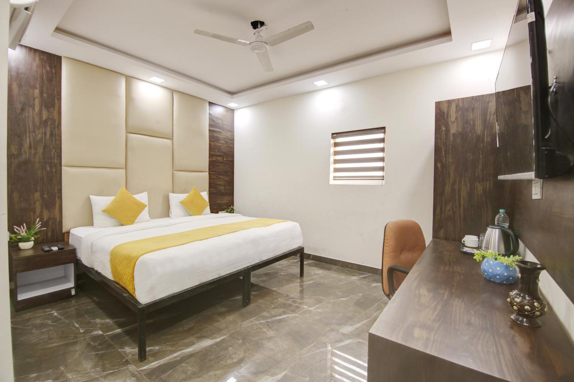 Hotel The Eden Park Noida Kültér fotó