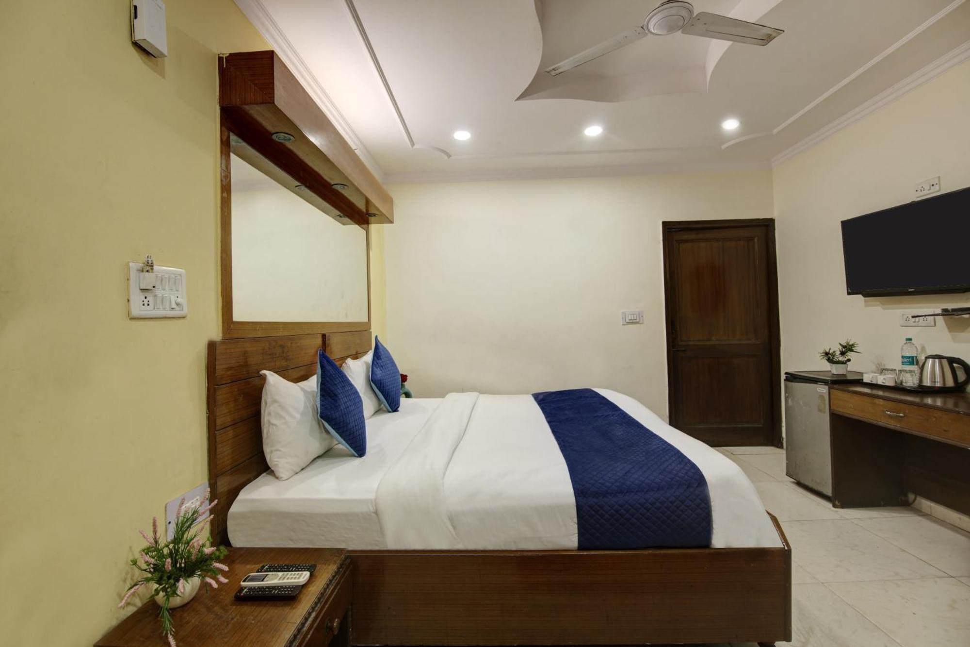 Hotel The Eden Park Noida Kültér fotó