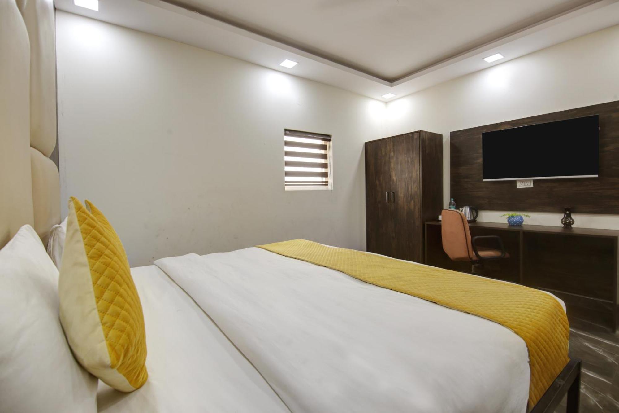 Hotel The Eden Park Noida Kültér fotó